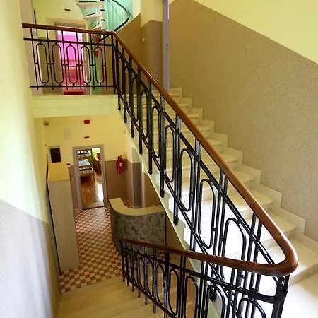 Hostel Vila Mikica *