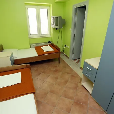 Hostel Vila Mikica