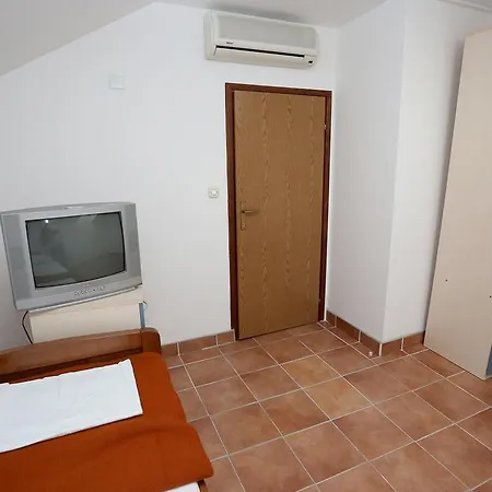 Hostel Vila Mikica *