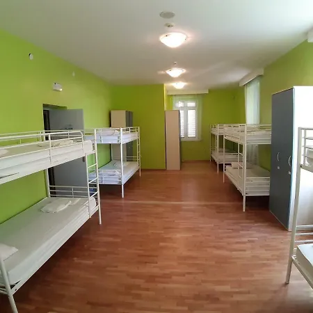 Hostel Vila Mikica *